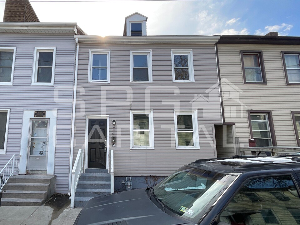 246 Walnut St in York, PA - Building Photo
