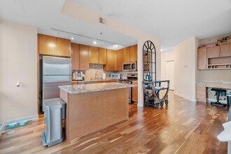 929 Portland Ave in Minneapolis, MN - Building Photo - Building Photo
