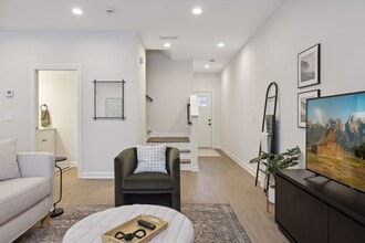 814 Dailey Pl in River Falls, WI - Foto de edificio - Building Photo