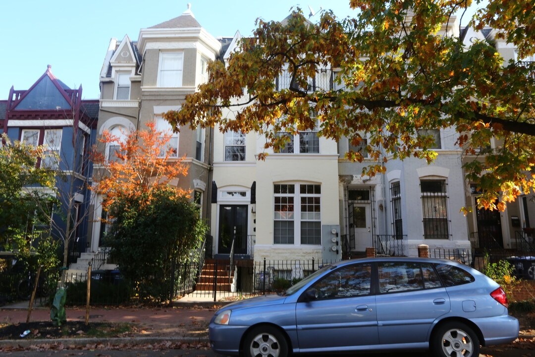 620 8th St NE in Washington, DC - Building Photo