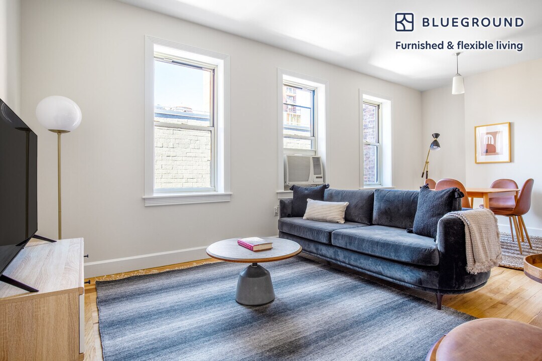 244 East 86th St in New York, NY - Building Photo
