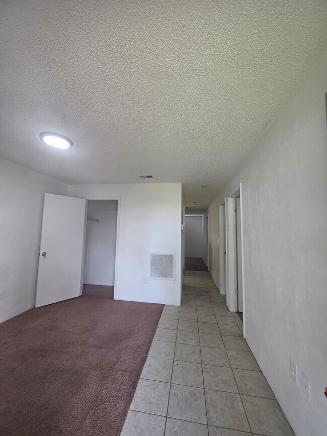 1832 S Clyde Morris Blvd-Unit -1832-47 in Daytona Beach, FL - Building Photo - Building Photo