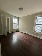 220 Garside St, Unit 1 in Newark, NJ - Foto de edificio - Building Photo