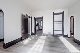 803 N Broadway in Green Bay, WI - Foto de edificio - Building Photo