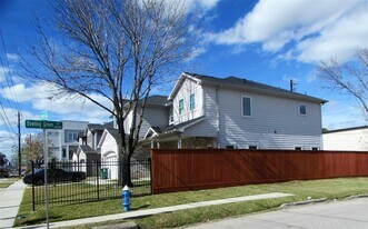 3249 Dixie Dr in Houston, TX - Building Photo