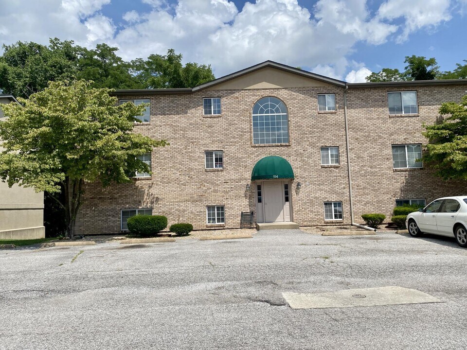 114 Lauren Cir in Belleville, IL - Building Photo