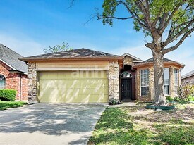 9904 Henna Ln in Fort Worth, TX - Building Photo