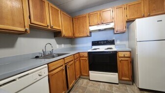 7 Ocean View Dr, Unit 706 in Boston, MA - Building Photo