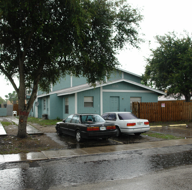 5915 NW 23rd St in Fort Lauderdale, FL - Building Photo