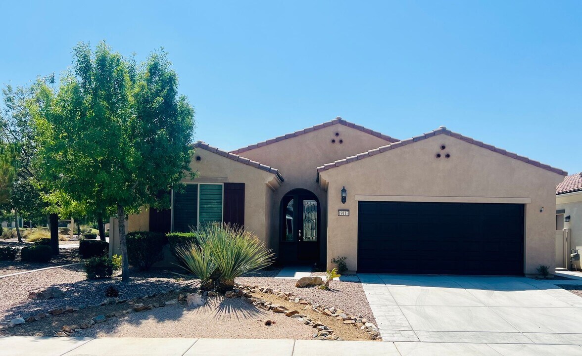 19113 Capri Way in Apple Valley, CA - Building Photo