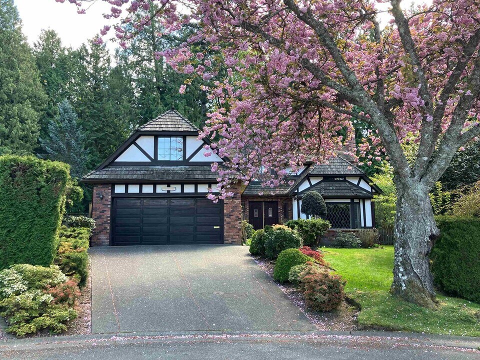 12534 Ocean Forest Pl in Surrey, BC - Building Photo