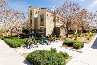 EVERETT APARTMENT HOMES in Las Vegas, NV - Foto de edificio - Building Photo