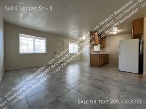 540 Locust St in Lodi, CA - Building Photo - Building Photo