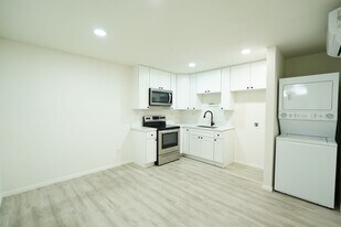8303 California Ave in Riverside, CA - Building Photo