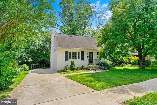 property at 1527 Maurice Dr