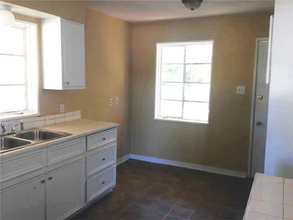 2920 Oak Forest Dr in Jackson, MS - Building Photo - Building Photo
