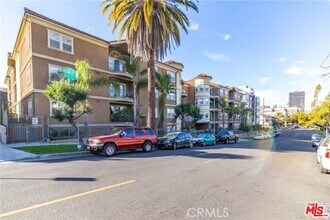 917 S New Hampshire Ave in Los Angeles, CA - Building Photo - Building Photo