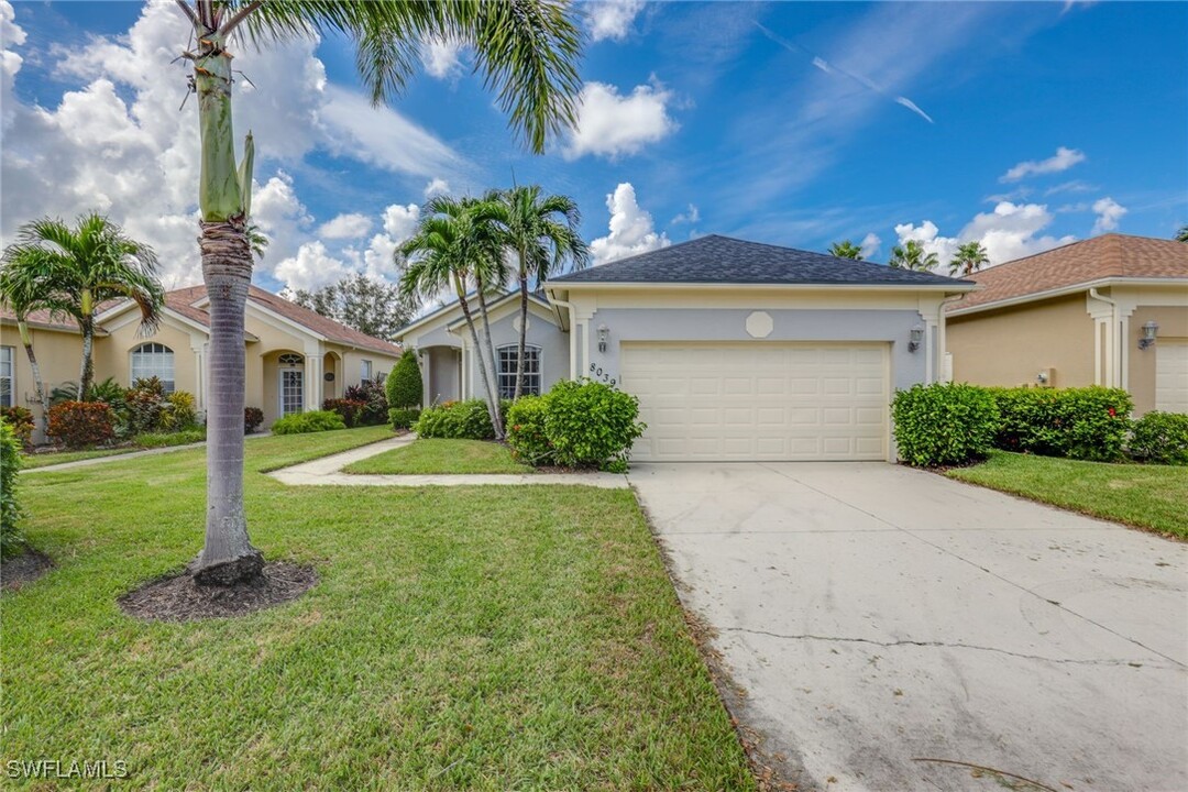 8039 Tauren Ct in Naples, FL - Building Photo