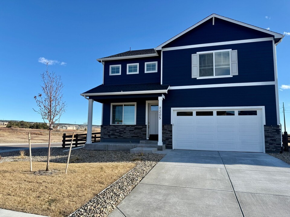 2205 Teachout Crk Ct in Monument, CO - Building Photo