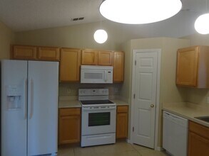 2056 Redwood Cir NE in Palm Bay, FL - Building Photo - Building Photo