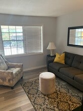 807 W Trinity Ave, Unit 110 in Durham, NC - Building Photo - Building Photo