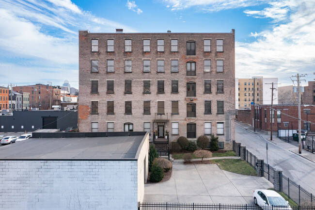 1908 Dunlap St in Cincinnati, OH - Building Photo - Building Photo