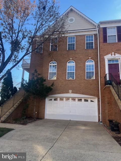 21513 Trowbridge Square in Ashburn, VA - Foto de edificio