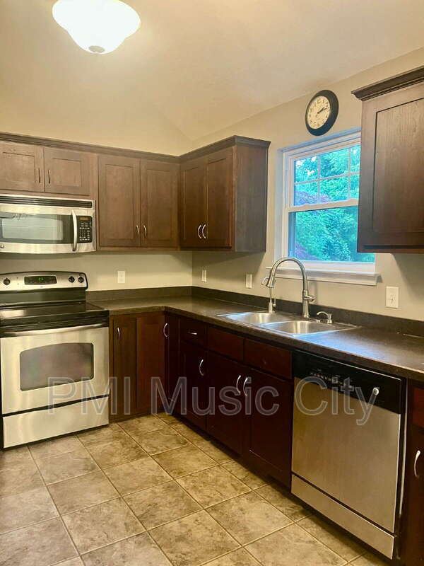 225 Hickory Dr in Kingston Springs, TN - Building Photo - Building Photo