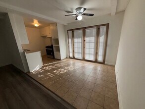 21809 Lanark St in Canoga Park, CA - Foto de edificio - Building Photo