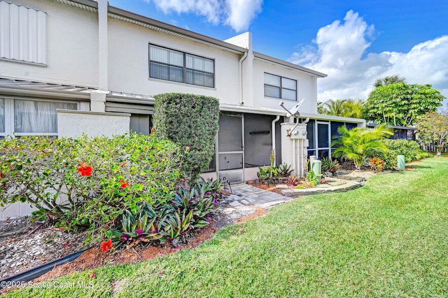184 Palmetto Ave, Unit 111 in Indialantic, FL - Building Photo