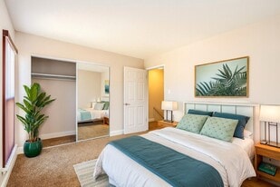 Vineyard Townhomes in Napa, CA - Building Photo