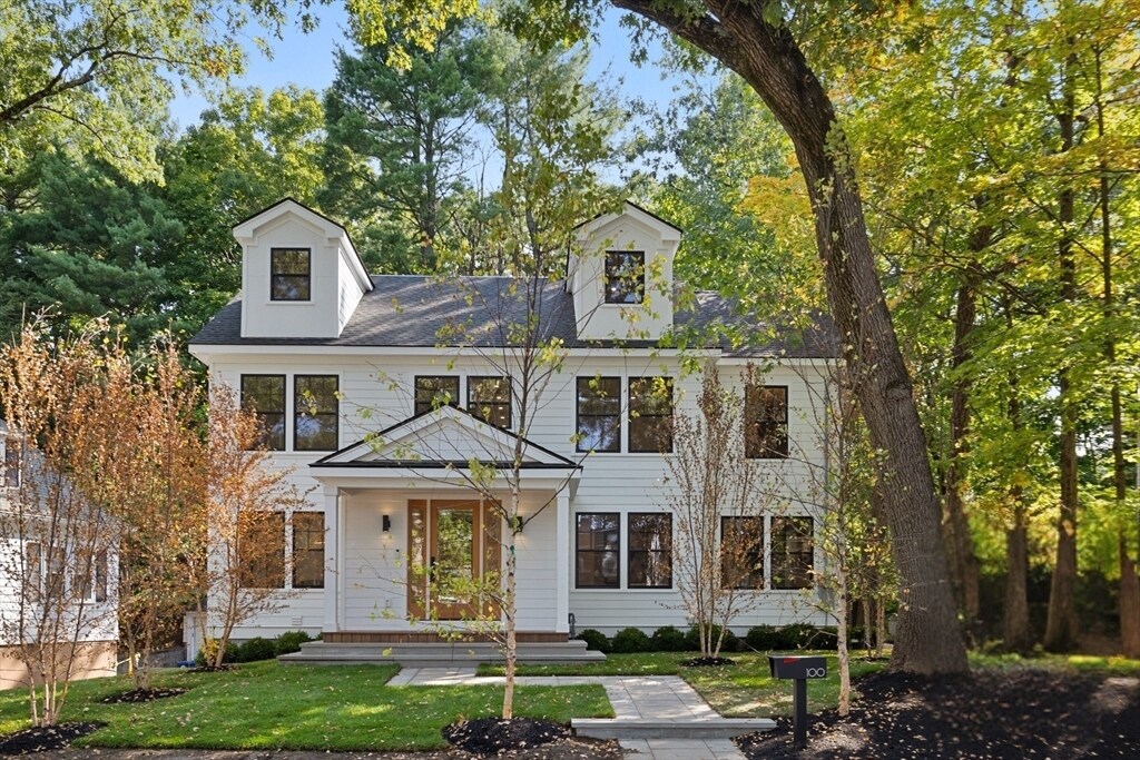 100 Varick Rd in Newton, MA - Foto de edificio