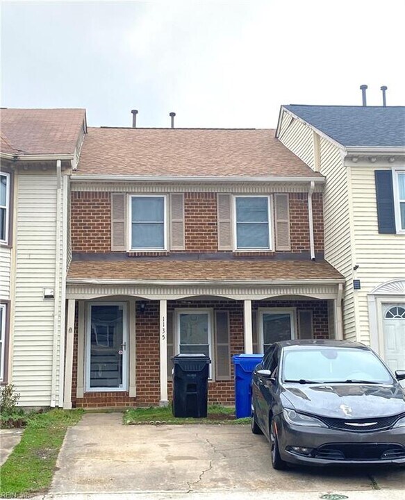 1135 Gleaning Close in Virginia Beach, VA - Building Photo