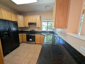 141 Tuscany Ct in Hercules, CA - Building Photo - Building Photo