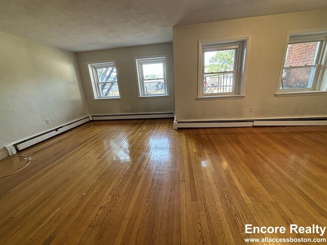 306 Tappan St, Unit 1A in Brookline, MA - Building Photo - Building Photo