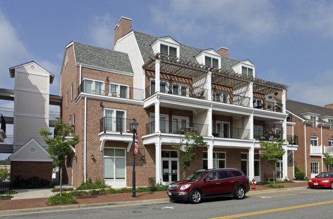 5107-5121 Center St in Williamsburg, VA - Building Photo - Building Photo