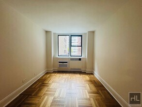 East 79th Street in New York, NY - Foto de edificio - Building Photo