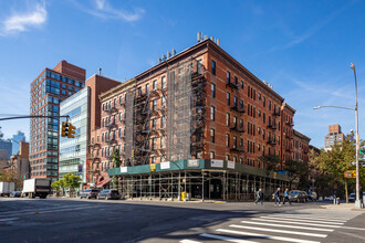 859 Ninth Ave in New York, NY - Building Photo - Primary Photo