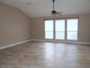 20838 Kings Clover Ct in Humble, TX - Foto de edificio - Building Photo