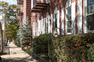 Farifax House in Brooklyn, NY - Foto de edificio - Building Photo
