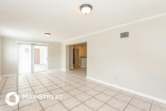 331 SW 64th Way in Pembroke Pines, FL - Foto de edificio - Building Photo