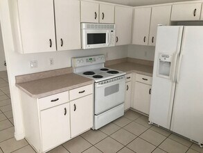 9 Rainbow Ln in Palm Coast, FL - Building Photo - Building Photo