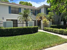 352 Prestwick Cir in Palm Beach Gardens, FL - Building Photo