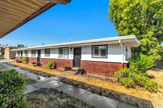 927 W 1100 N in Salt Lake City, UT - Foto de edificio - Building Photo