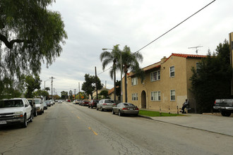 1527 Junipero Ave in Long Beach, CA - Building Photo - Building Photo