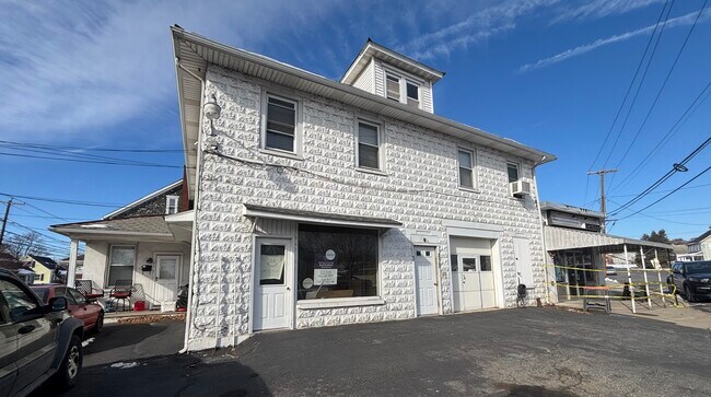 429 E Main St in Bath, PA - Building Photo - Building Photo