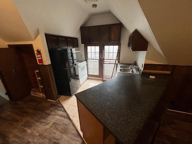 720 S Park St in Kalamazoo, MI - Building Photo - Building Photo