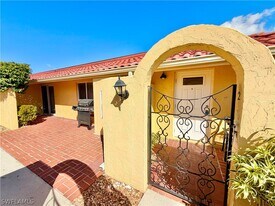 136 Harrison Rd in Naples, FL - Building Photo