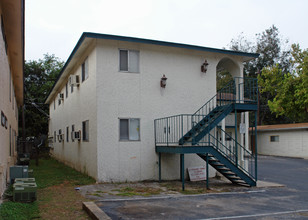 2611 E Cesar Chavez St in Austin, TX - Building Photo - Building Photo