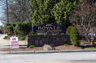 Royale Apartments in Cranston, RI - Building Photo - Building Photo